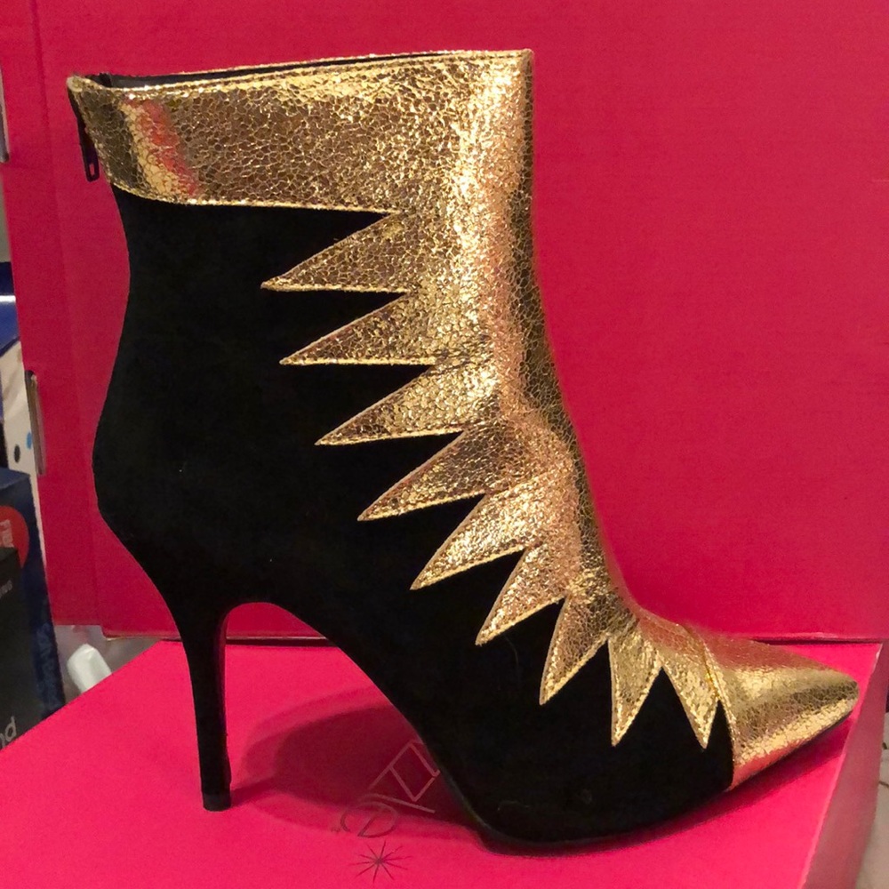 Black and Gold Bootie Size 9.5